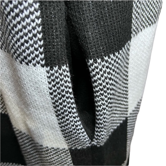 Long Pocketed Heavy Cardigan - Picture 4 of 4